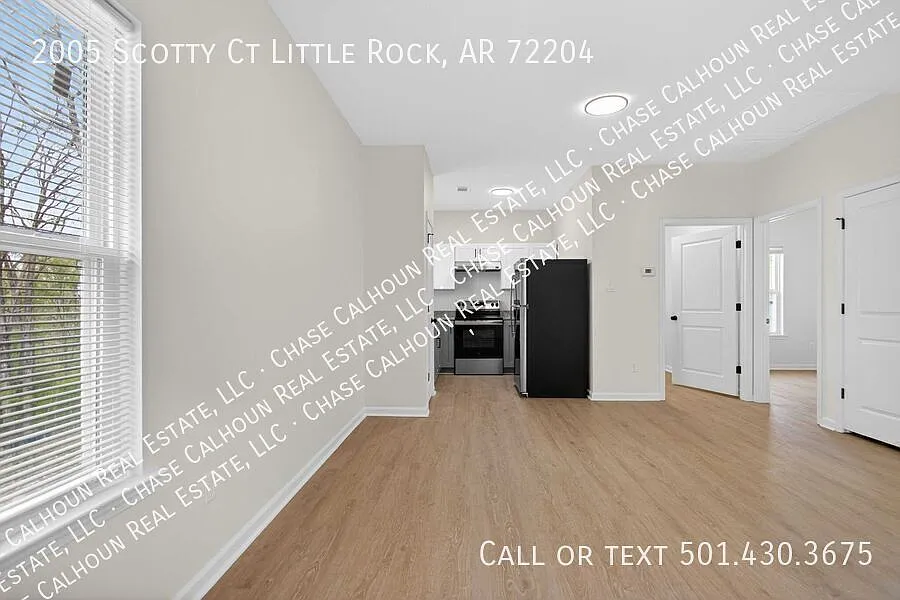 Duplex Near University of Arkansas at Little Rock Close to Dining & Entertainment — Photo 3