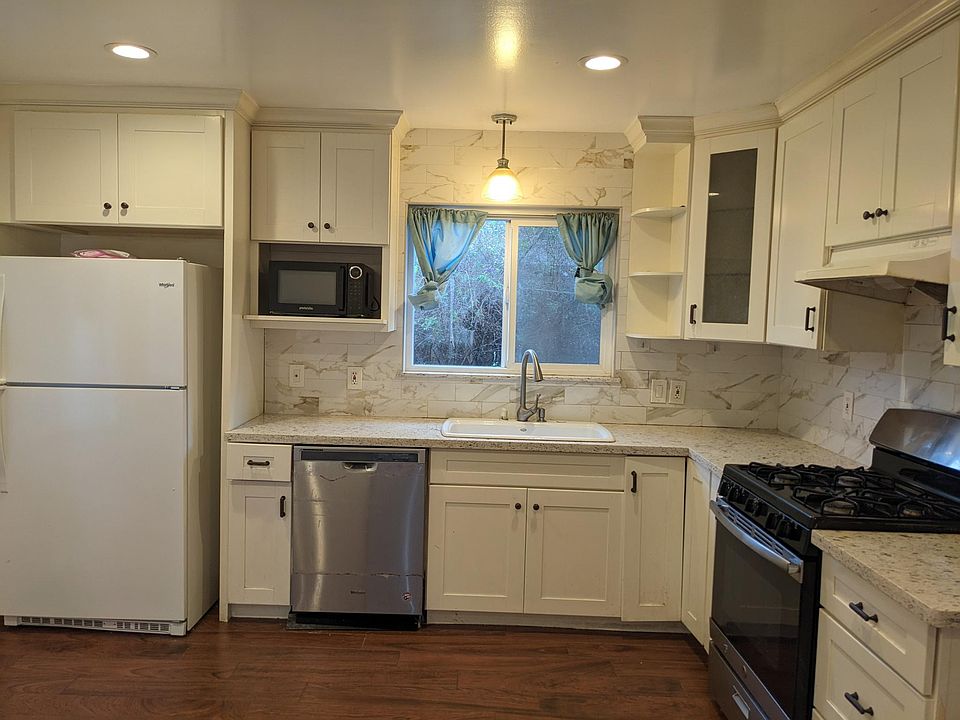 1st image of 866 Lewis Ave