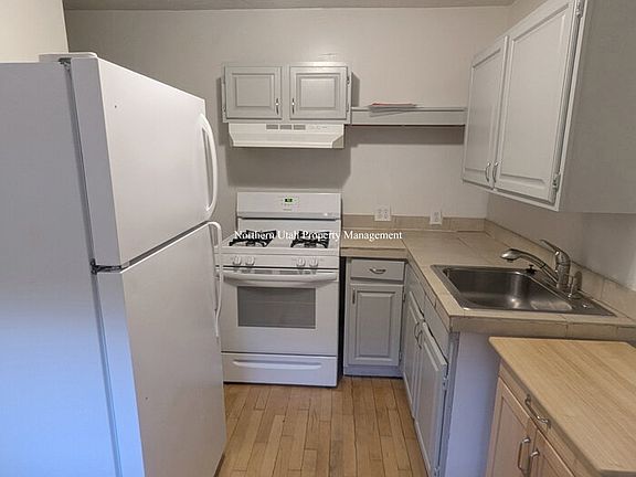 5th image of 425 E 4th Ave APT 4
