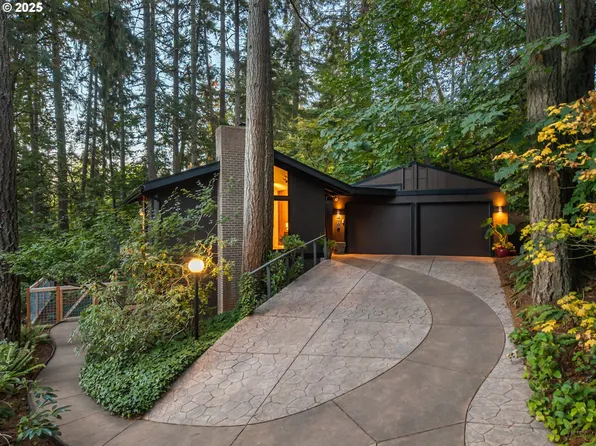 2100 Shields Ave, Eugene, OR 97405