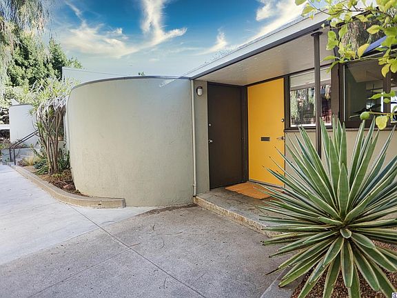 3rd image of 2839 1/2 Avenel St