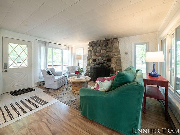 5th image of 891 Oak Dr