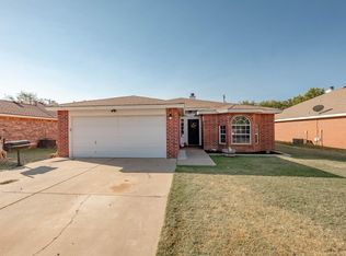 704 15th St, Shallowater, TX 79363