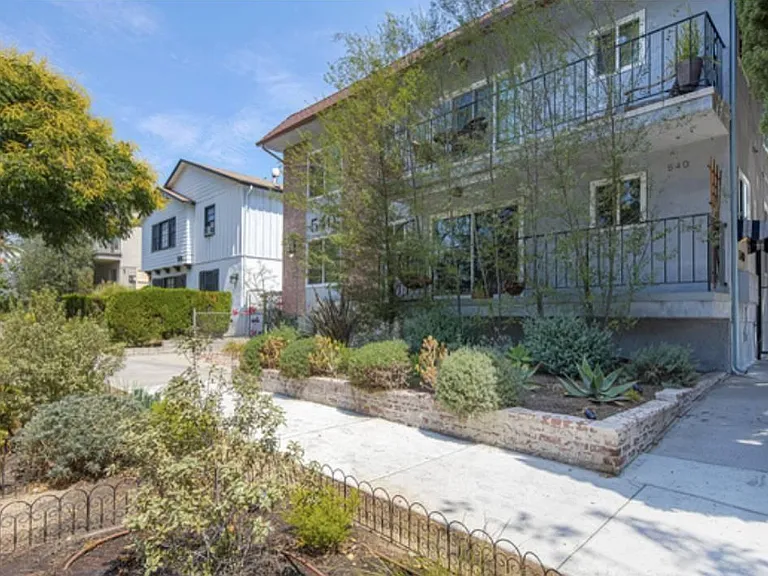 540 N Croft Ave — Photo 10