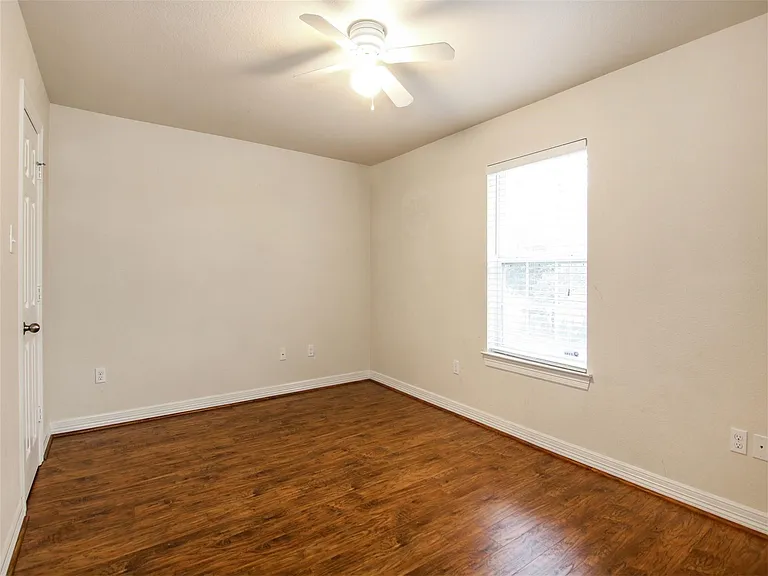 2915 Paige St — Photo 18
