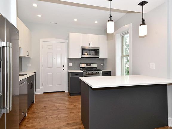 5th image of 227 Washington Blvd APT 1N