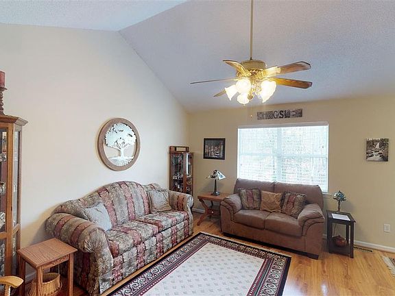 3rd image of 3864 Gibson Dr NE
