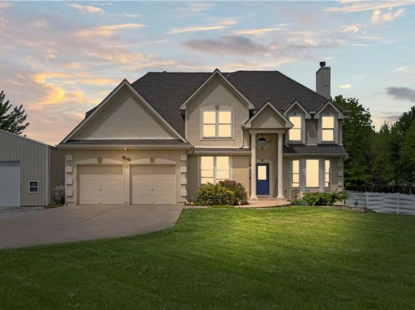 906 Allendale Lake Rd, Greenwood, MO 64034