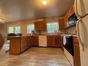 5th image of 107 Los Peces St