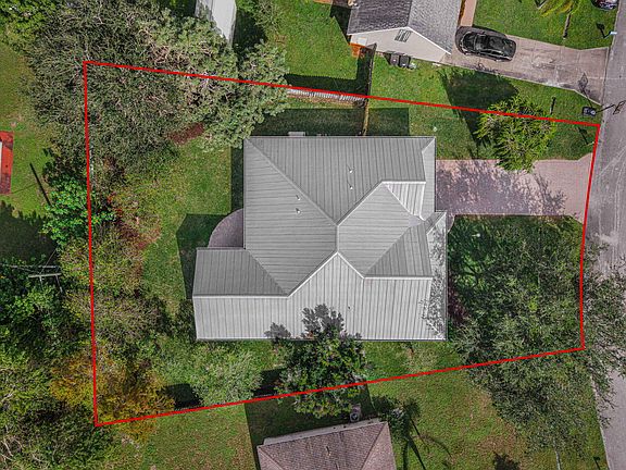 2nd image of 241 SE Kaspar Drive