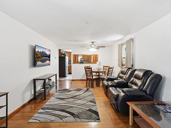 3rd image of 75 Knollwood St