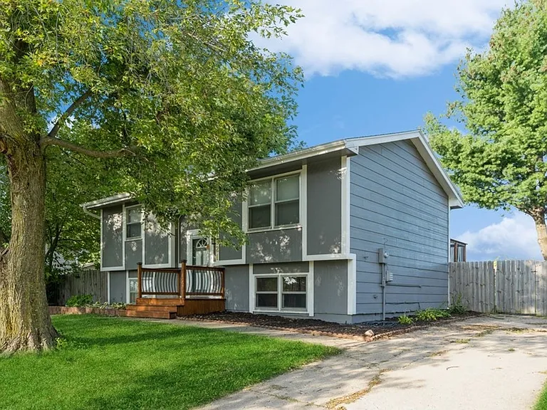 1021 Aspen Dr — Photo 1