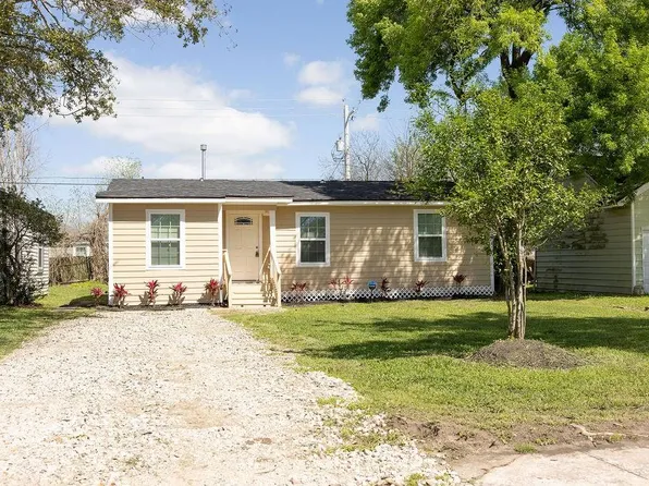 100 18th Ave N, Texas City, TX 77590