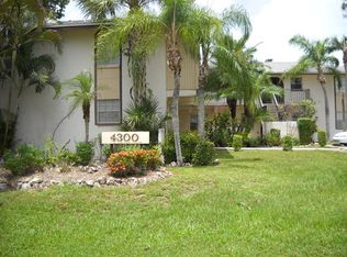 4300 Gulfstream Dr APT 2D, Naples, FL 34112