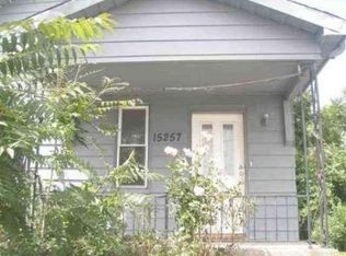15257 Maplewood Ave, Eastpointe, MI 48021