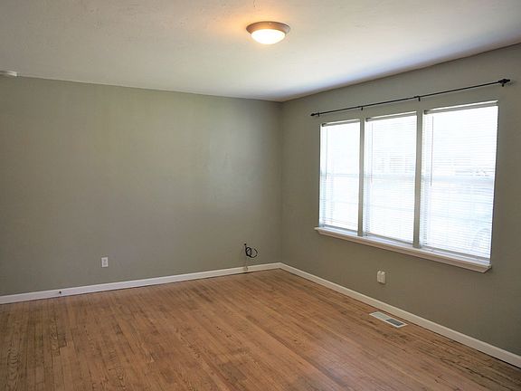 3rd image of 2212 Andover Ct