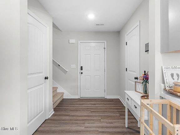 3rd image of 405 Reno Place