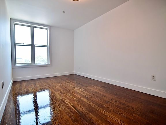 4th image of 490 Ocean Pkwy #54B