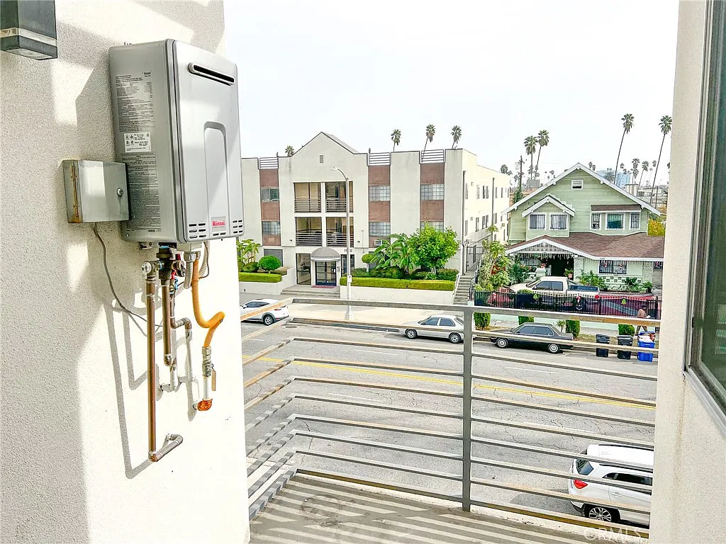 2 bed, 1.5 bath, 1400 sqft, $3,000 — Photo 4