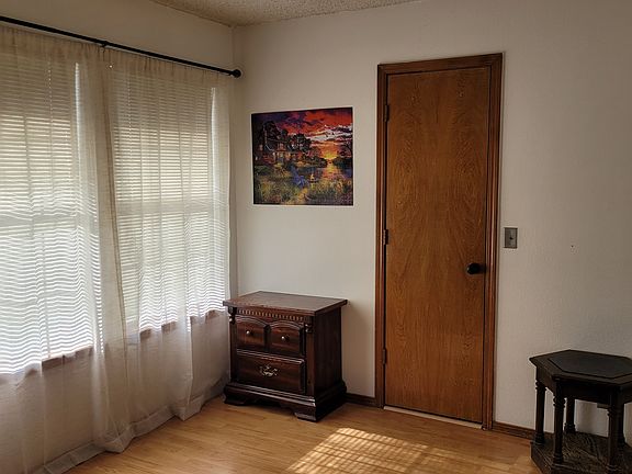 3rd image of 2628 E Queens St