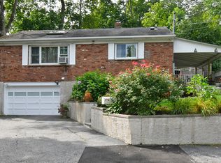 30 Crescent Dr, Huntington, NY 11743