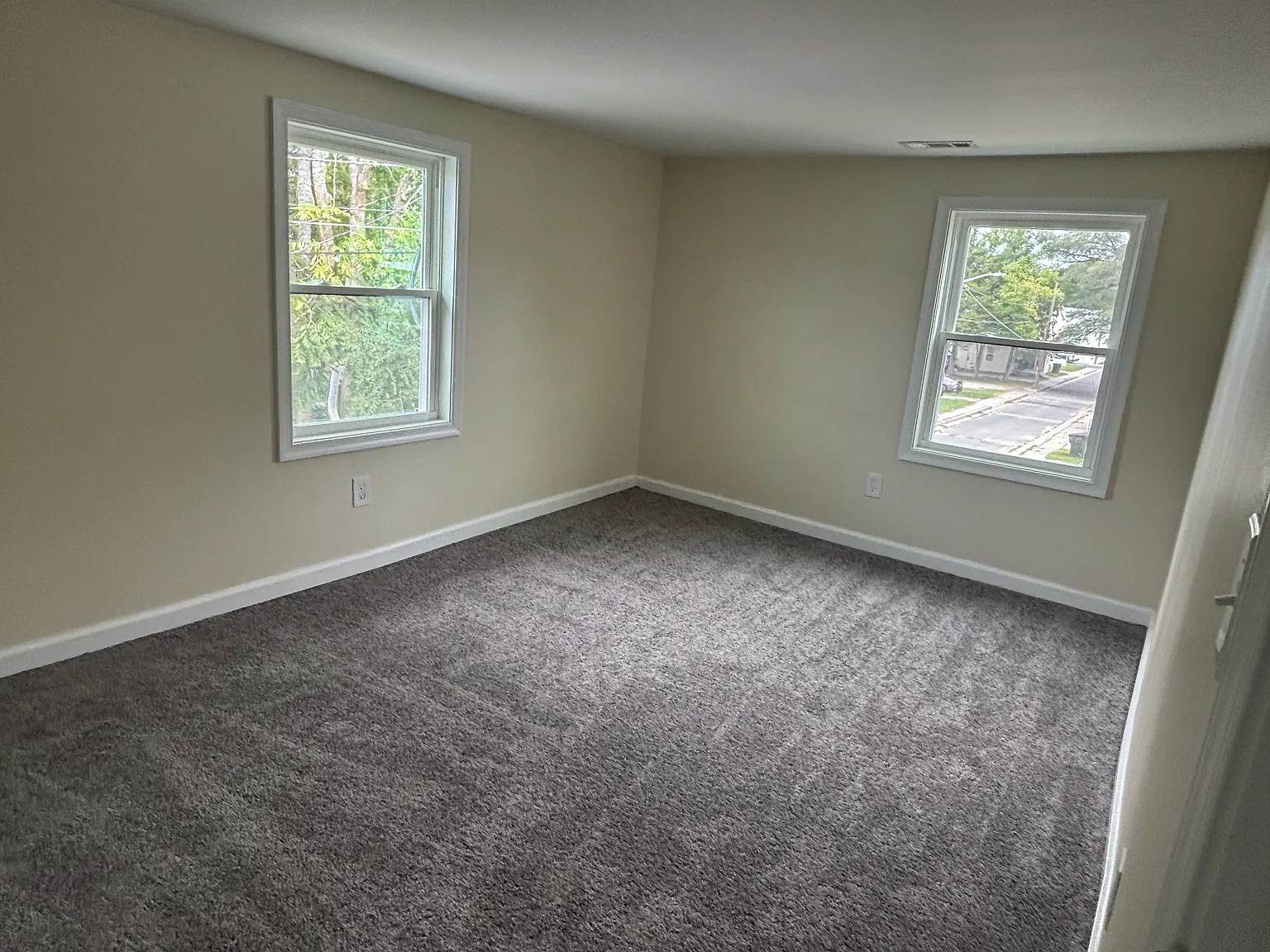 3 bed, 800 sqft, $1,300 — Photo 3