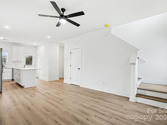 3rd image of 720 Worthwood Cir