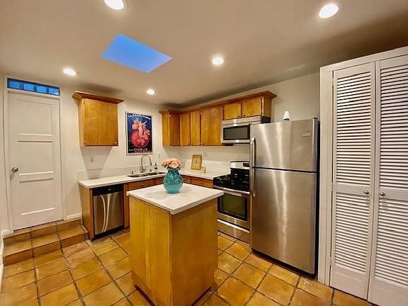3rd image of 6107 Saturn St #B