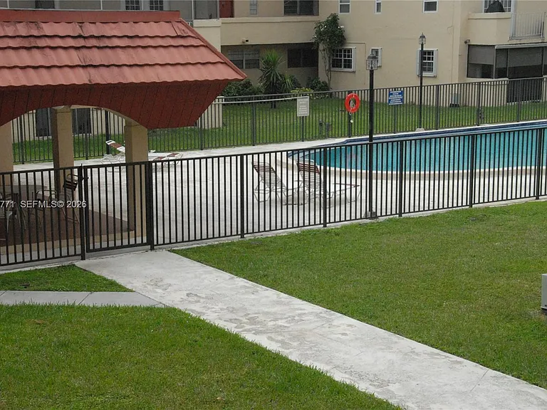 10907 N Kendall Dr #416 — Photo 28