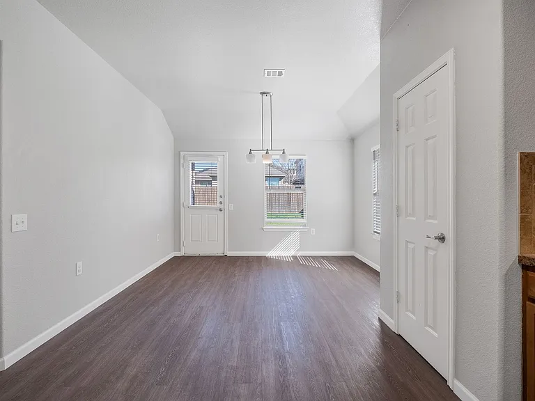 5932 Abby Ann Ln — Photo 10