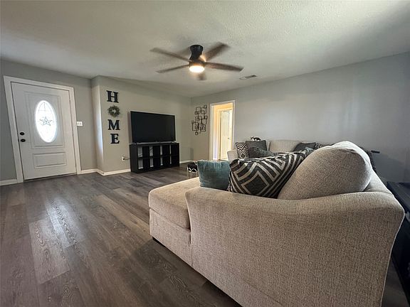 4th image of 105 S Lakeview Dr