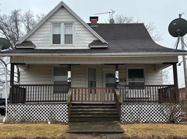 506 E Elm St, Canton, IL 61520