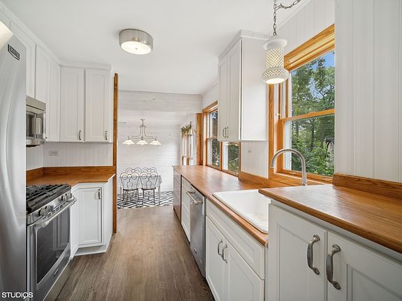 5th image of 21334 W Pepper Dr