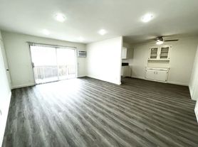 3420 Mentone, 06