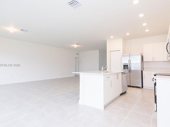 5th image of 2638 SE 8th Pl