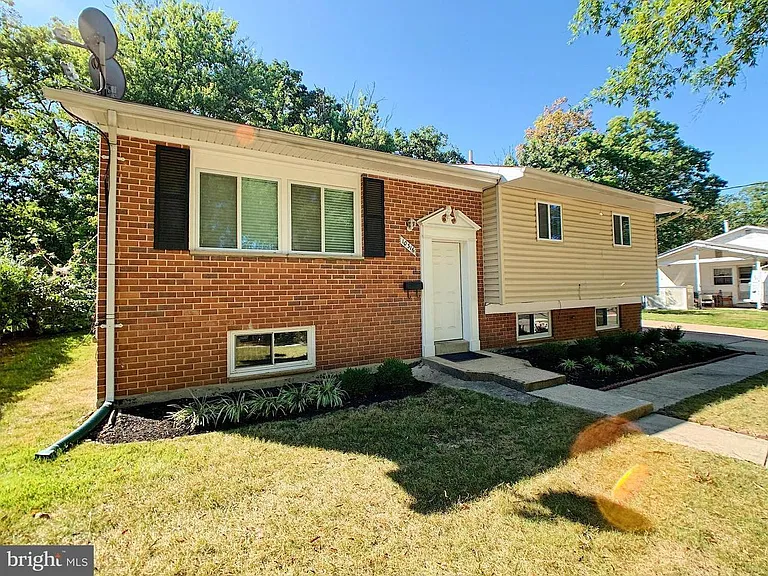 10316 Geranium Ave — Photo 2