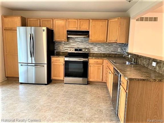 4th image of 28388 Carlton Way Dr