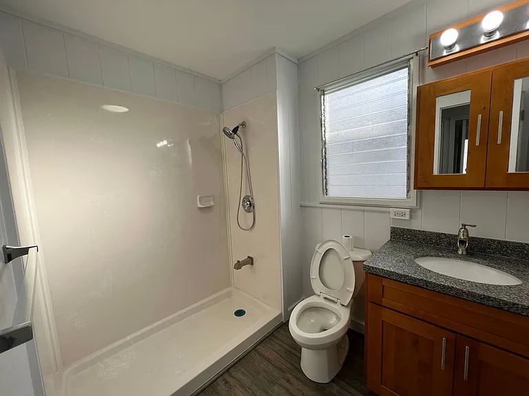 3046C Harding Ave — Photo 5