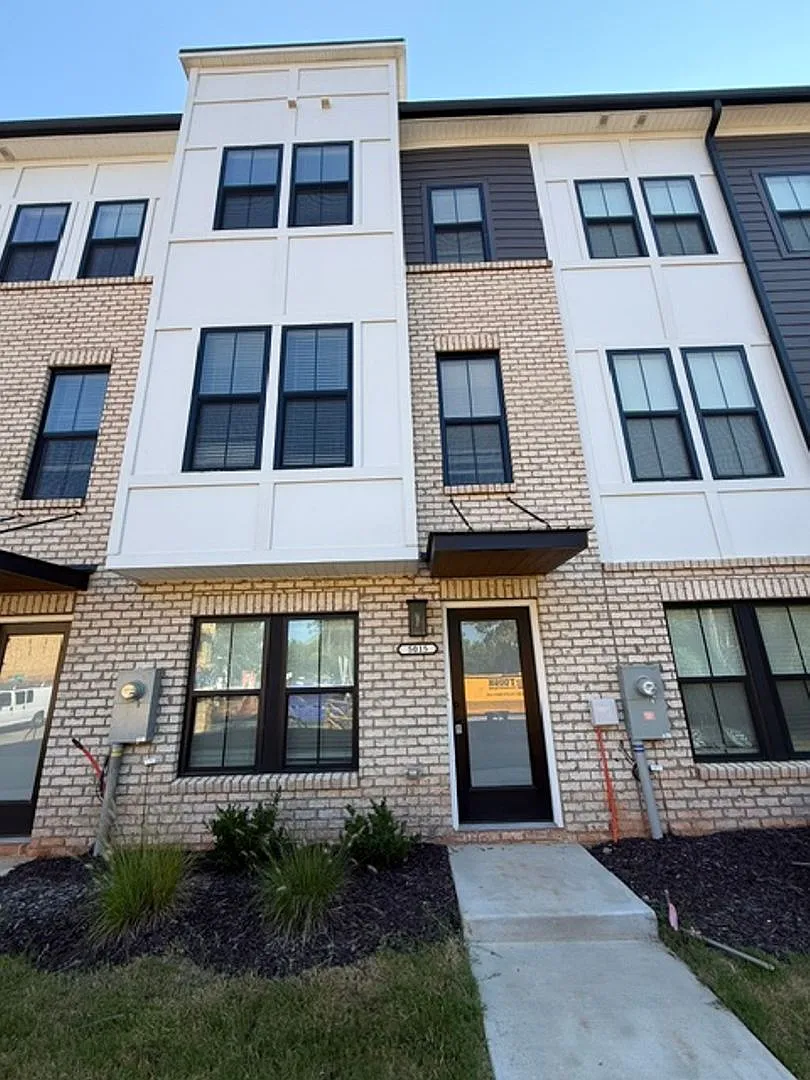 2 BR/2.5BA | Modern Townhome| 2-Car Garage + rooftop terrace — Photo 1