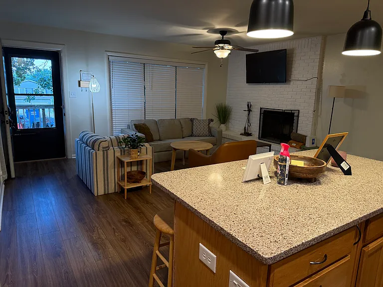 1230 N Lewis Ave — Photo 18