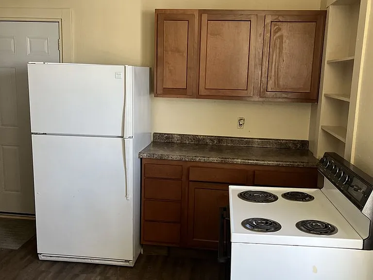 232 N Nash St — Photo 5