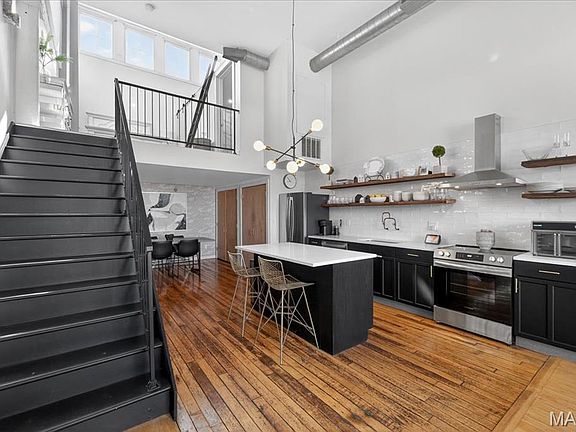 3rd image of 4242 Laclede Ave APT 213
