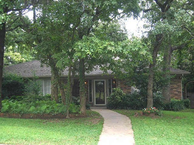1st image of 1925 Bay Oaks Ct