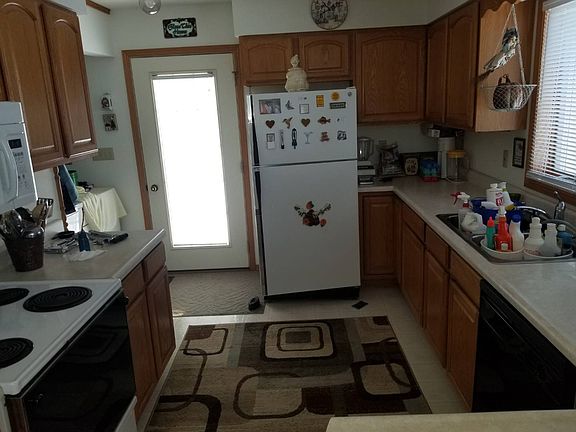 3rd image of 1495 N Lakeview Dr