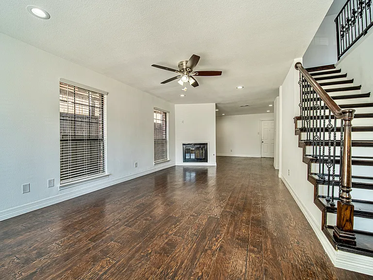 Entry / Living Room