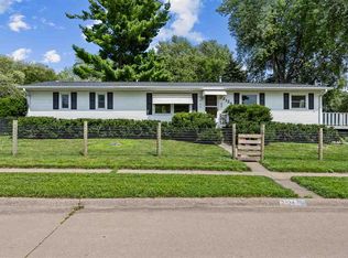 2124 Palmer Cir, Iowa City, IA 52240