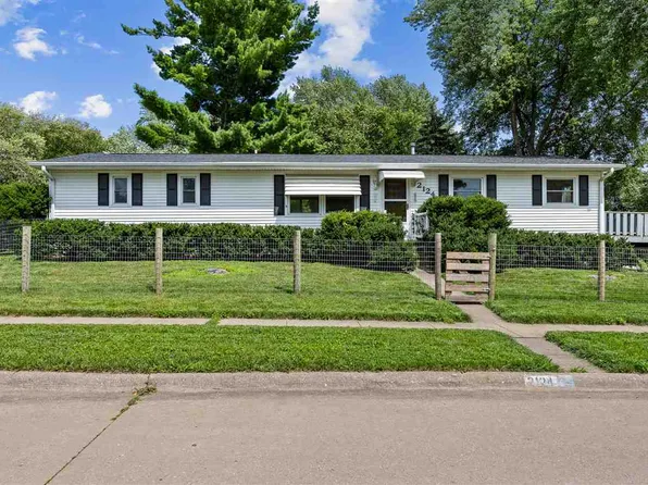 2124 Palmer Cir, Iowa City, IA 52240