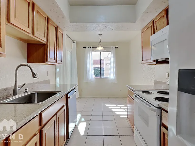 5100 N Miller Rd #23 — Photo 7