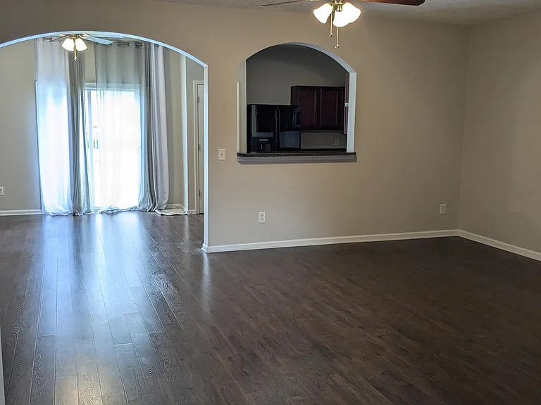 1058 Ashmore Dr — Photo 7