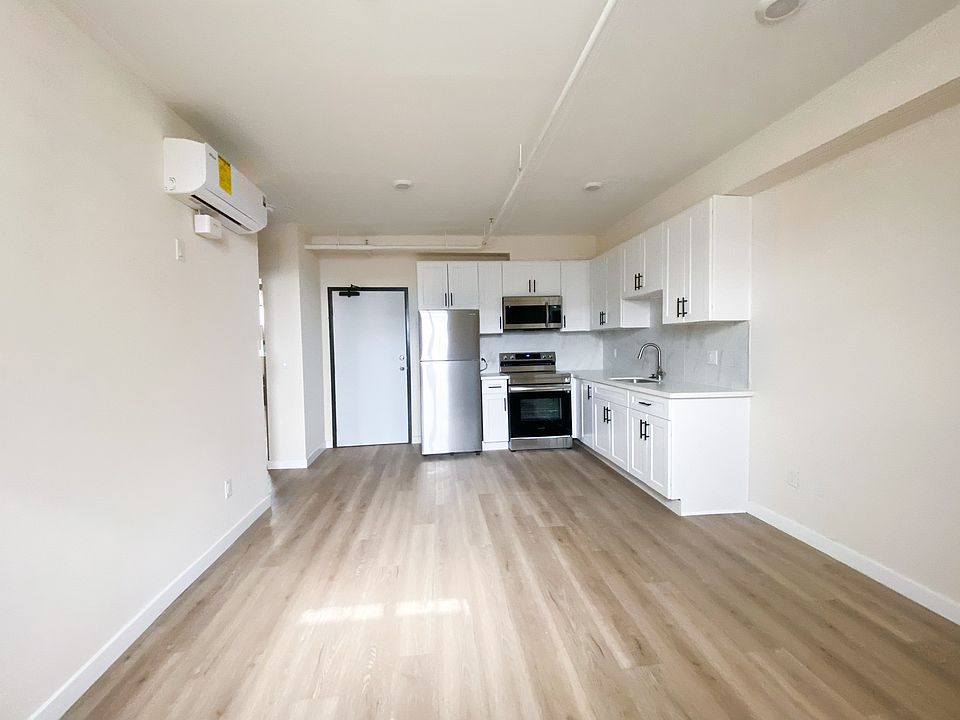 1st image of 2002 W Sunset Blvd #1